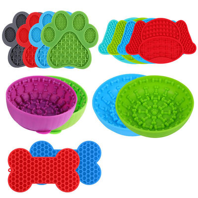 Dogs in Shower Pet Bowls Feeders Paws Lick Pad Silicone Mat for Dogs Cats 109G