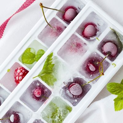 Flexible and Sustainable 4 Pack Easy-Release Ice Cube Trays for Your Freezer