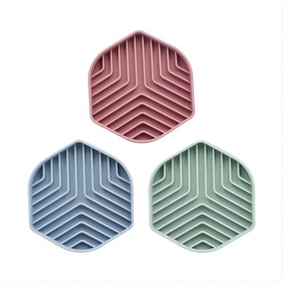 Pet Silicone Treat Dog Lick Mat With Suction Slow Feeder Bowl for Stocked Pet