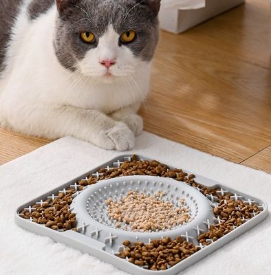 Customized Color Silicone Pet Feeding Plate for Dog and Cat Licking Pad in 2024