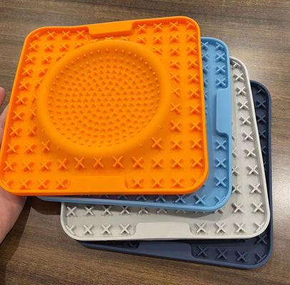 20CM*20CM Silicone Pet Feeder for Dog and Cat Licking Pad Made of Silicone Material
