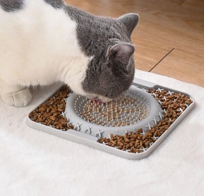20CM*20CM Silicone Pet Feeder for Dog and Cat Licking Pad Made of Silicone Material