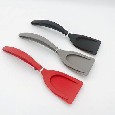 Convenient 2-in-1 Food Clip for Egg Scooping and Steak Flipping in Sustainable Cooking