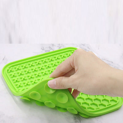 Dogs' Favorite 20*20CM Silicone Pet Lick Mat with Suction Cup and Sustainable Design